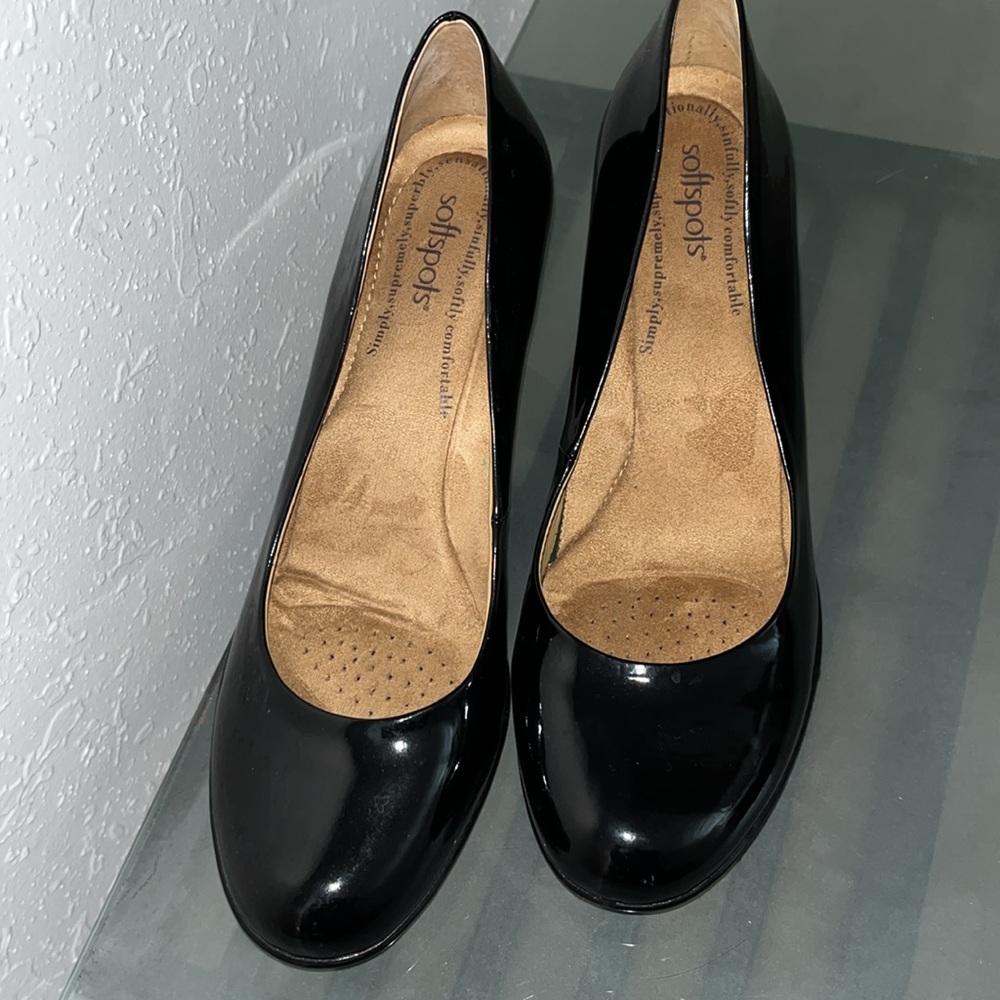 Softspots Black Patent Low Heel Pumps - Picture 2 of 8